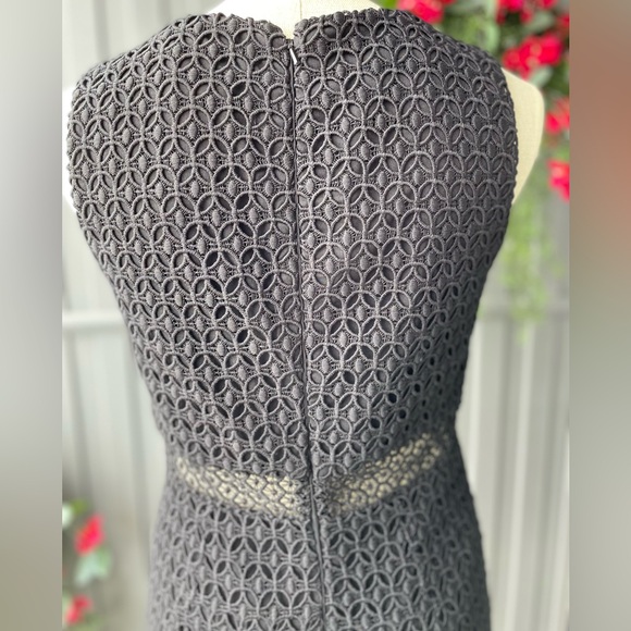 Elegant Lace C R. dress - Picture 5 of 10